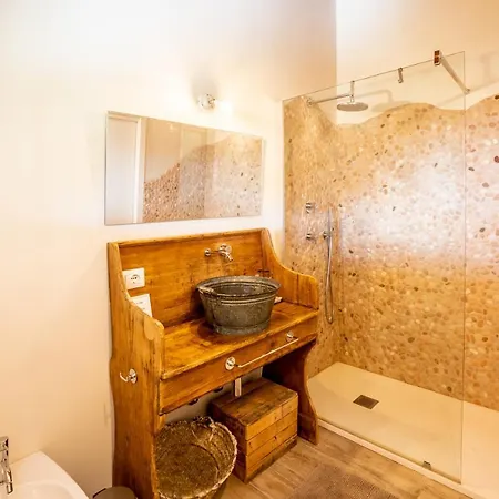 Casa Stones 4*